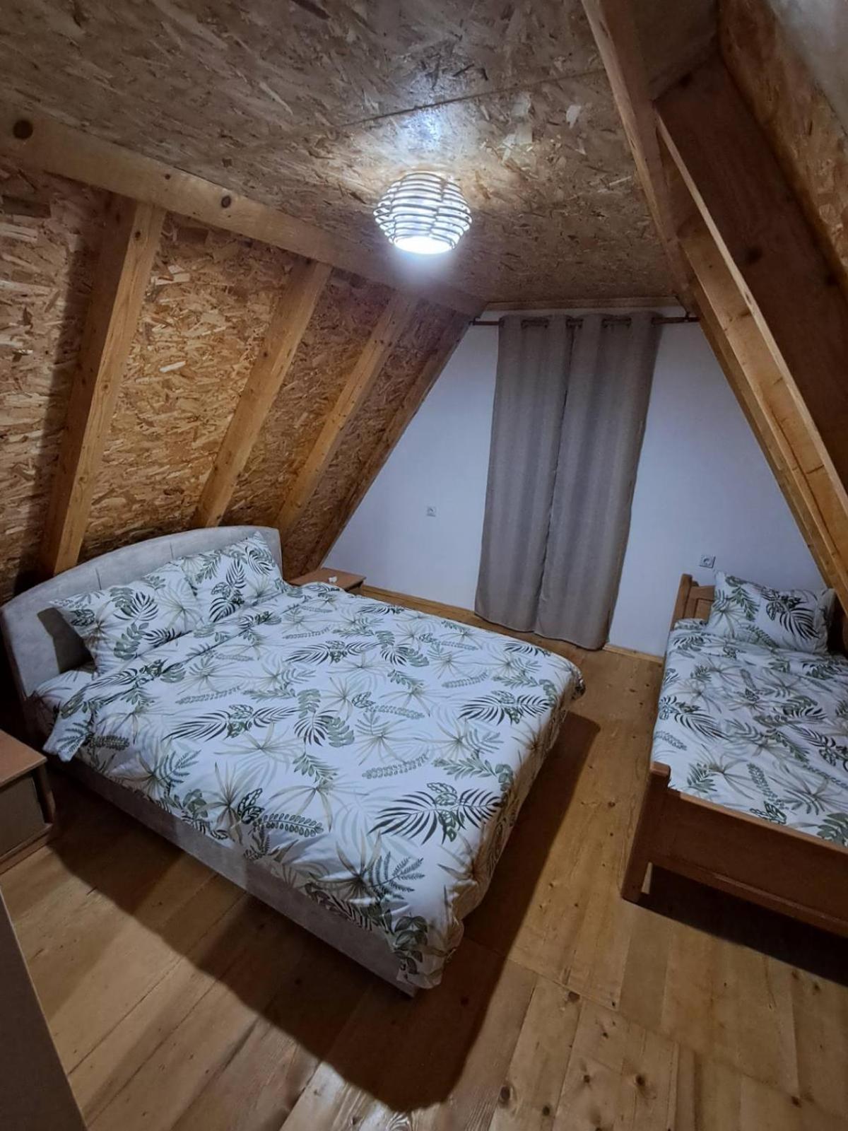 Cottage Bellis Poscenje Exterior foto