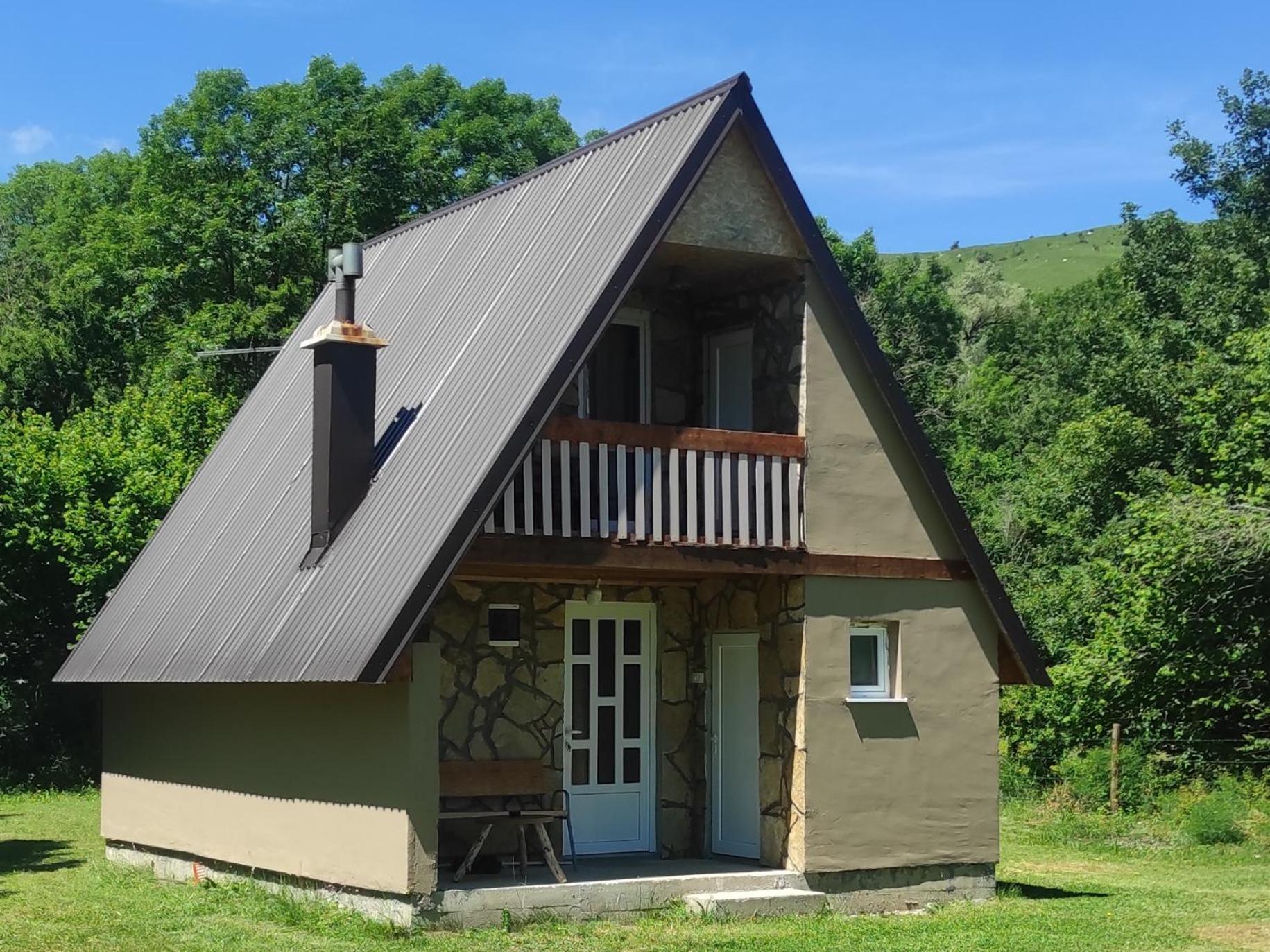 Cottage Bellis Poscenje Exterior foto
